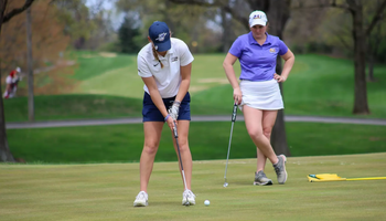 Elaine Grant putting