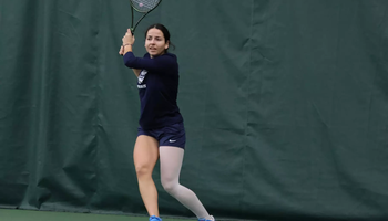 Carmen Llopis Fabra playing tennis