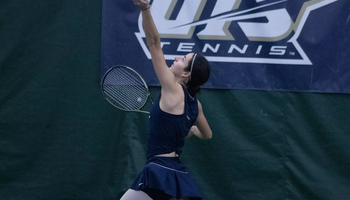 Carmen Llopis Fabra serving