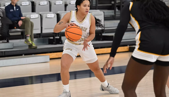 Kayla Rice playing basketball