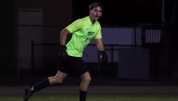 Edoardo Pinna as goalkeeper for UIS men's soccer