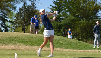 Elaine Grant golfing