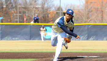 Esteban Hernandez pitching