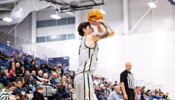 Isaiah Davis playing basketball at UIS