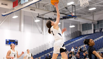 Kennedy Osterman playing basketball at UIS