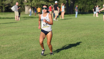 Lillian Buzani running cross country