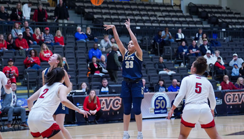 Alyssia McDaniel shooting the basketball