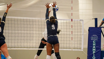 Erica Sledge blocking at the net