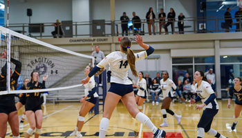 Kendall Johnson playing volleyball