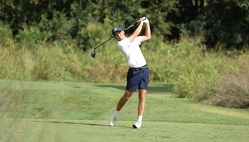 Sacha Lamraski golfing