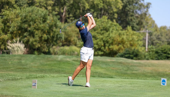 Valentina Torrealba golfing