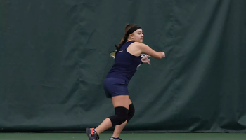 Kamilia Kalinowska playing tennis 