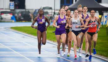 Josslyn Gaona running outdoor track