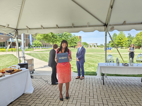 Anu Aruleba receiving award