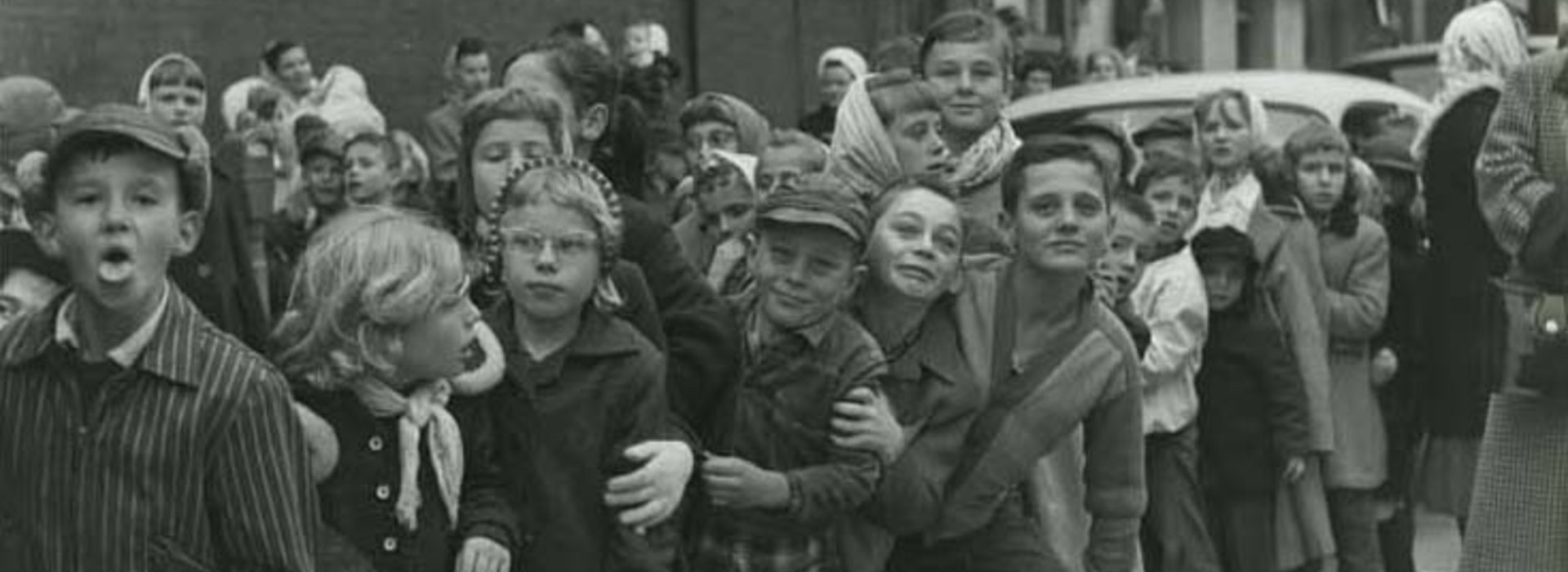 children waiting in line in 1940s Springfield