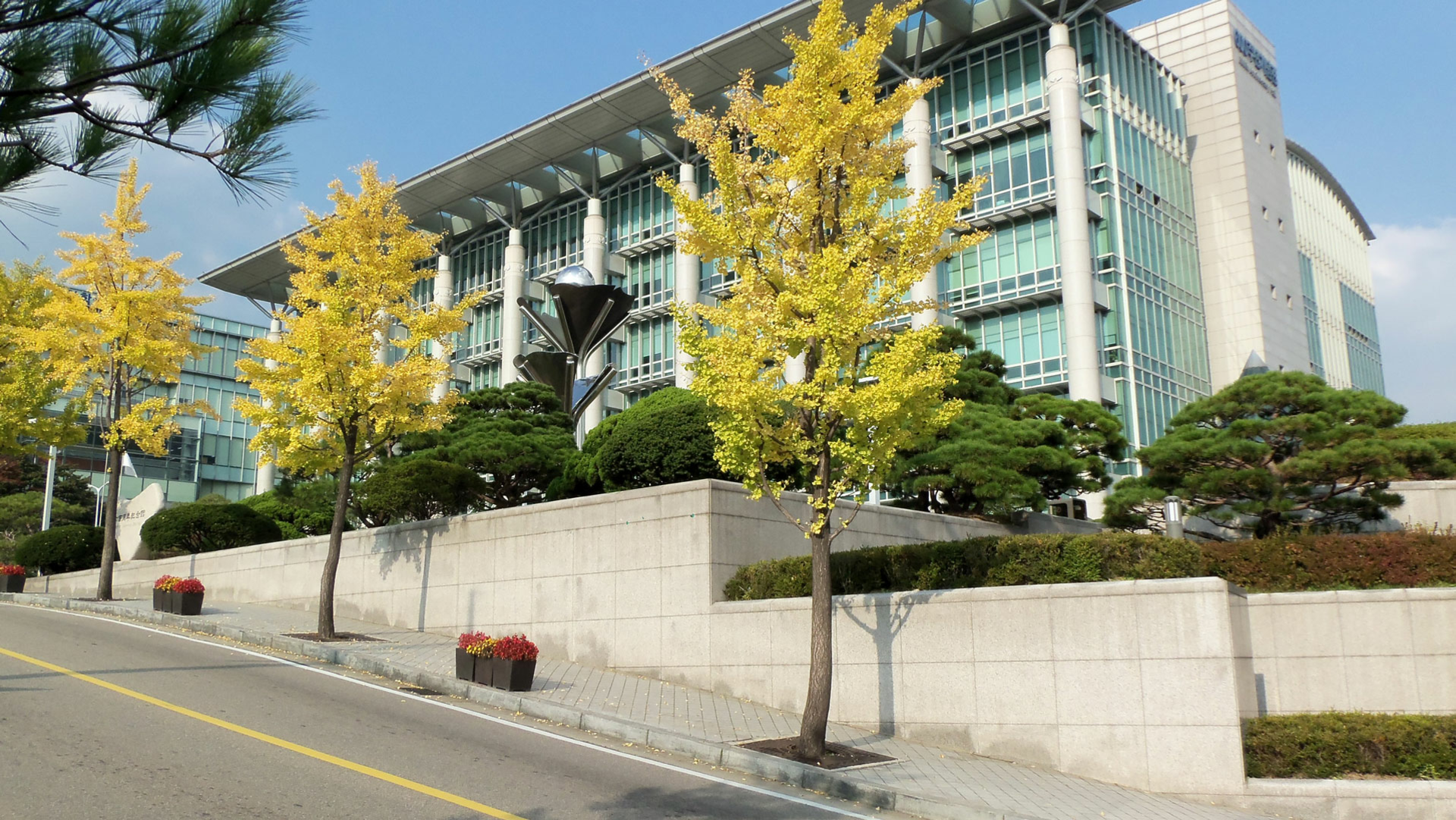 A building on Sungkyukwan University's campus