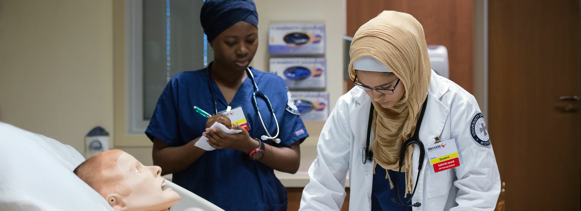 students in nursing simulation